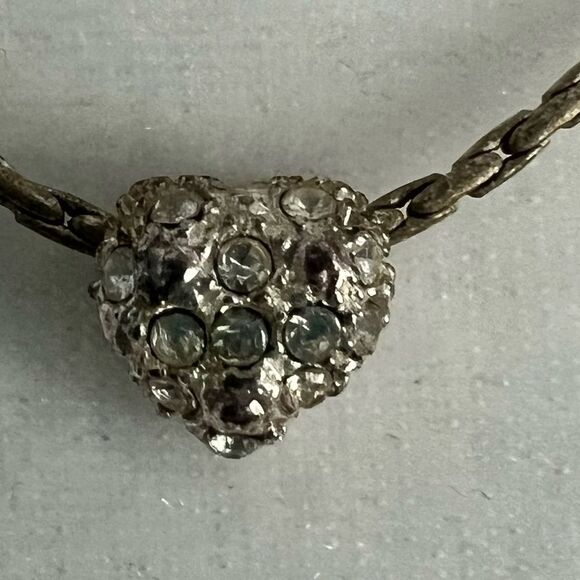 🍭6/$30 Liz Claiborne Jewel Studded Heart Necklace on Silver tone Chain - Picture 2 of 5